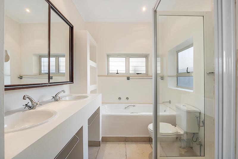 To Let 3 Bedroom Property for Rent in Fresnaye Western Cape